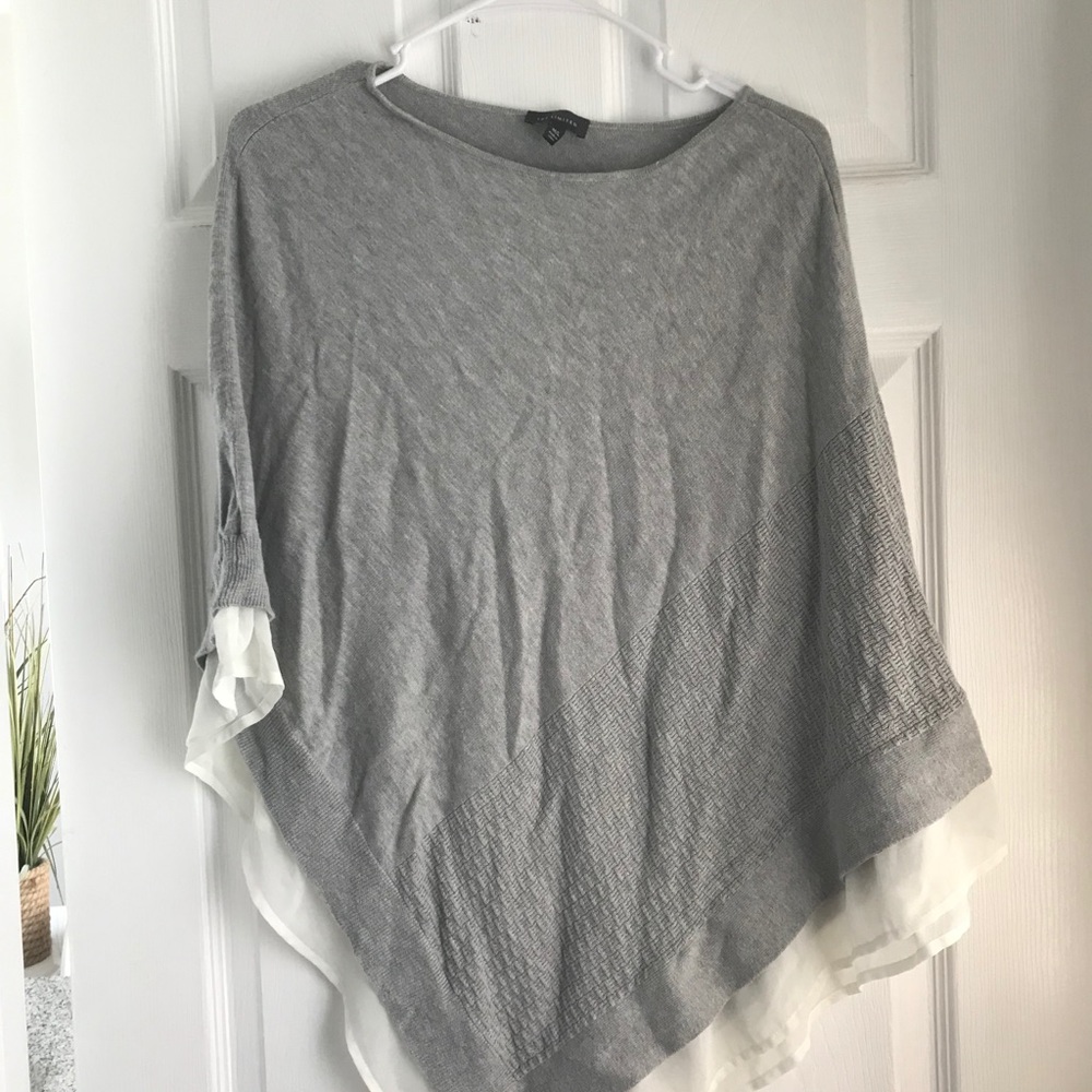The Limited Women’s grey light sweater with lace